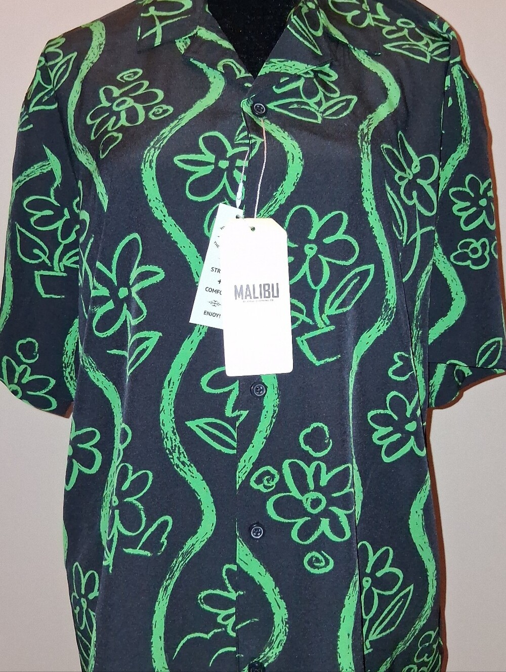 Malibu Size Large Tourist Travel Look Hawaiian Design Shirt NEW NWT